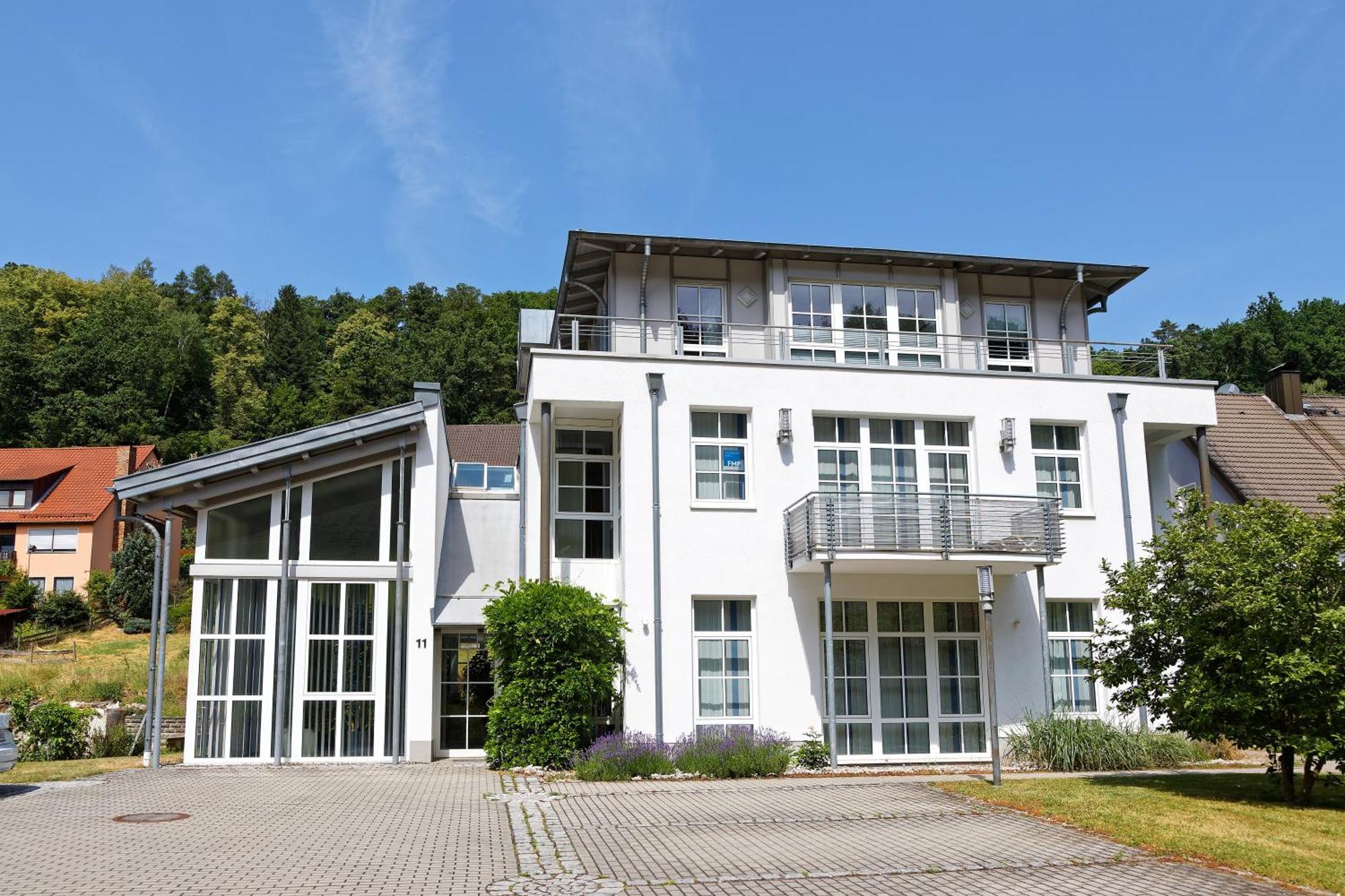 Grosszuegiges Helles Penthouse -Komplette Etage- Mit Balkon Und Stellplatz In Ruhiger Lage Кульмбах Екстер'єр фото